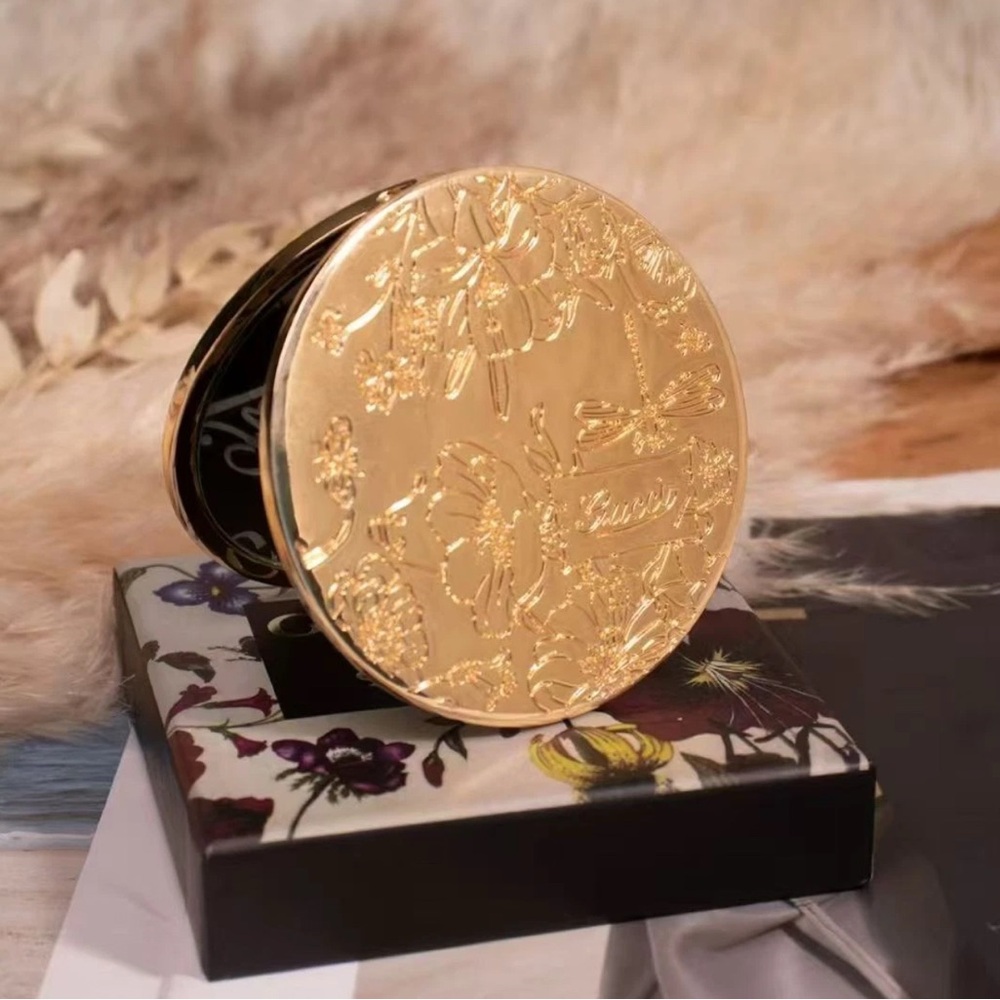 NIB Gucci Flora Gold Floral Embossed Compact Mirror - Picture 5 of 5